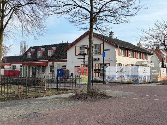 twee woningen in voormalig restaurant aan Kerkstraat in Heesch